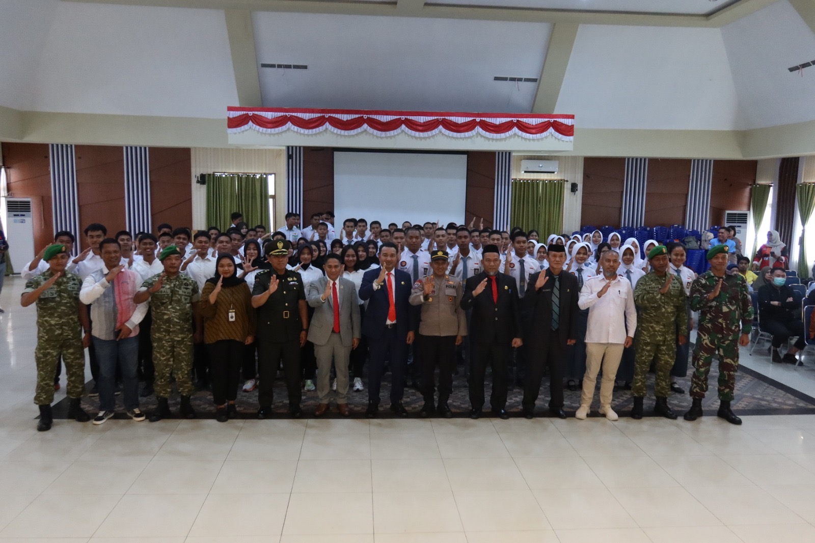 Andi Rahim Resmi Tutup Bimbel Calon Siswa Pemda bekerja sama dengan Kodim 1403.