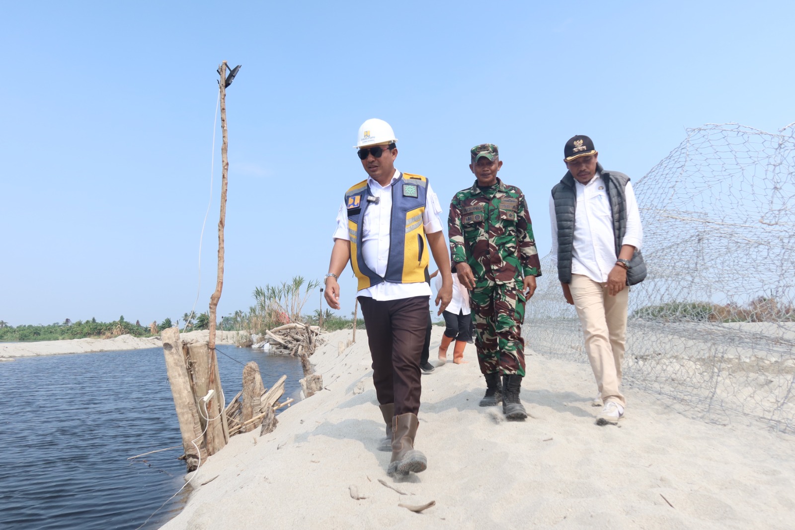 Progres Capai 58%, Tanggul Sungai Rongkong di Desa Beringin Jaya Di Target Rampung Oktober
