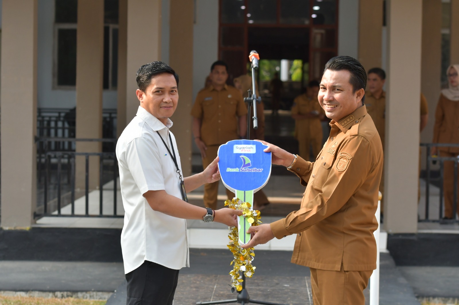 Terima Bantuan CSR Bank Sulselbar, Pemkab Lutra Perkuat Sarana Pengelolaan Kebersihan Lingkungan