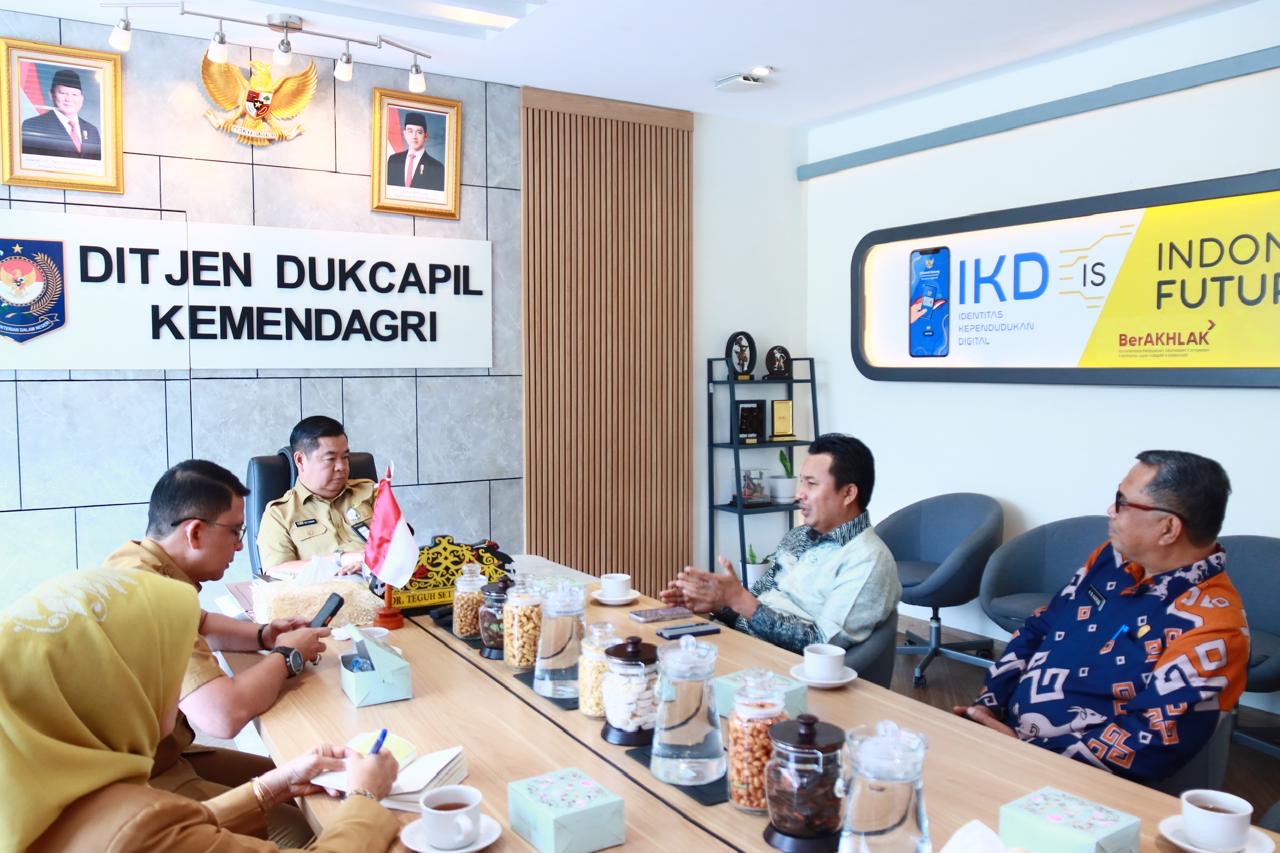 Dorong Kehadiran Pelayanan Kepedudukan di Setiap Kecataman, Bupati Andi Rahim Temui Ditjen Dukcapil.