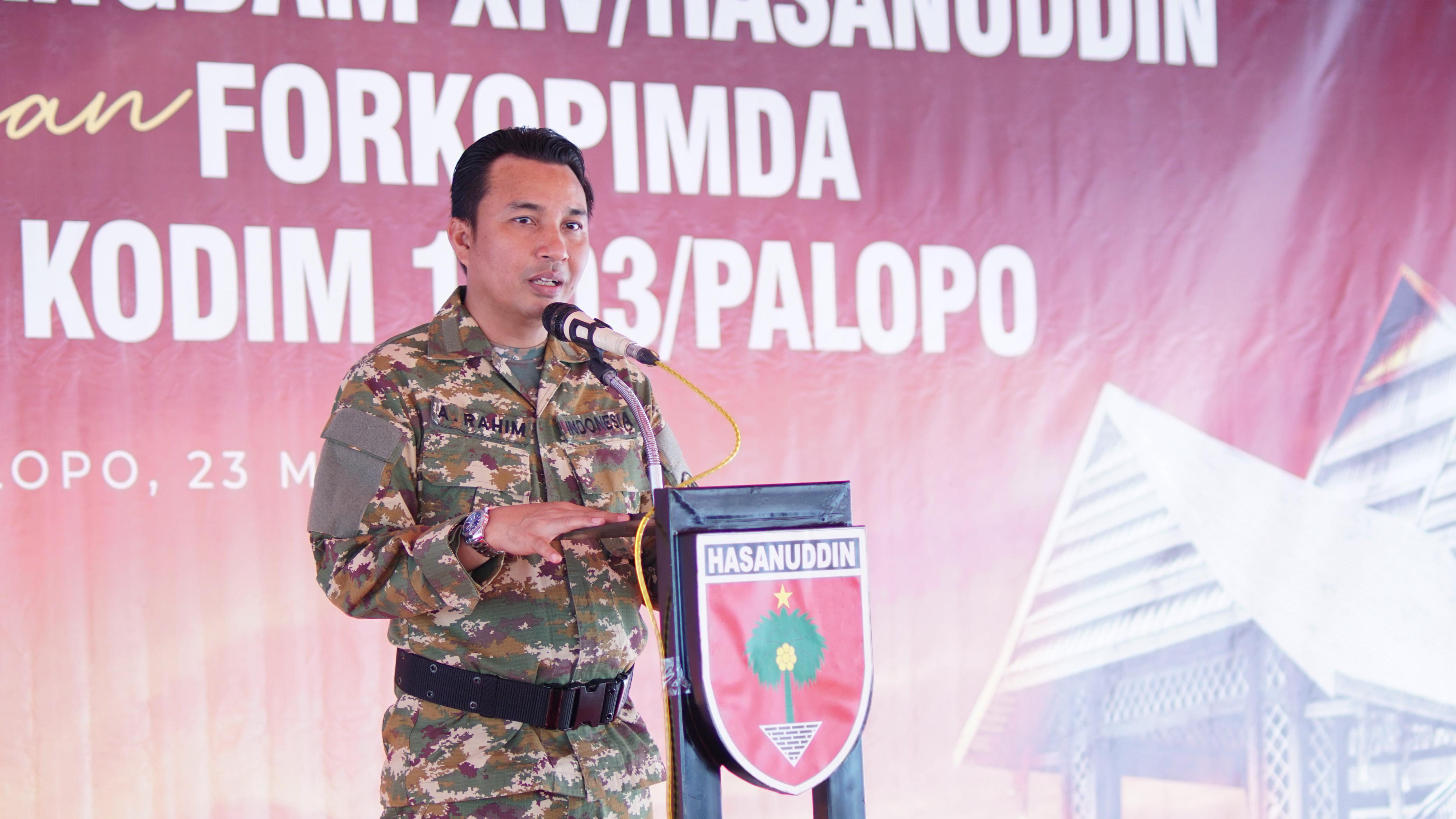 Mewakili kepala daerah se- Tana Luwu, Bupati Lutra memberikan sambutan dalam kunjungan PANGDAM 