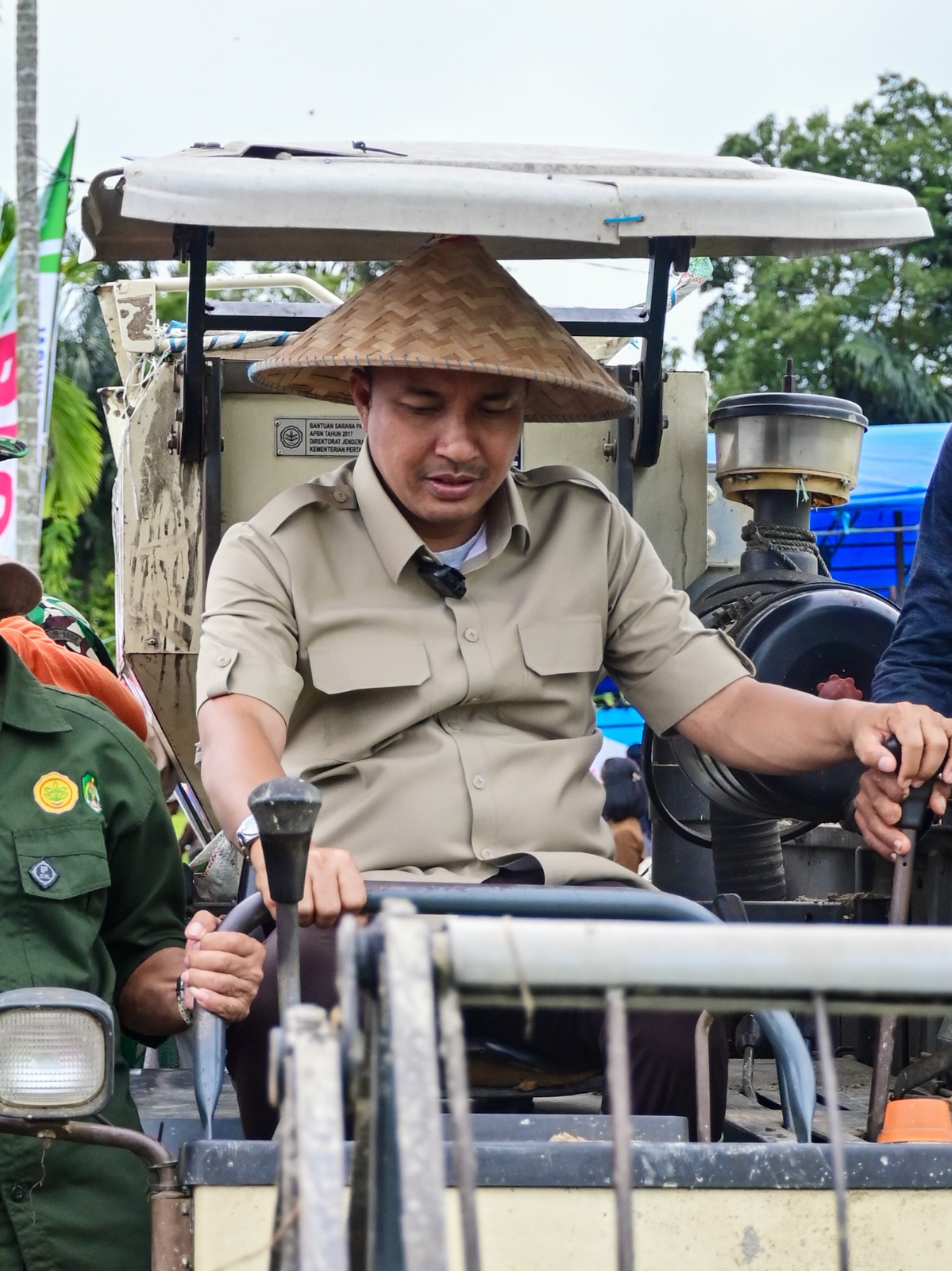 Bupati Lutra pimpin panen raya di Desa Marannu 