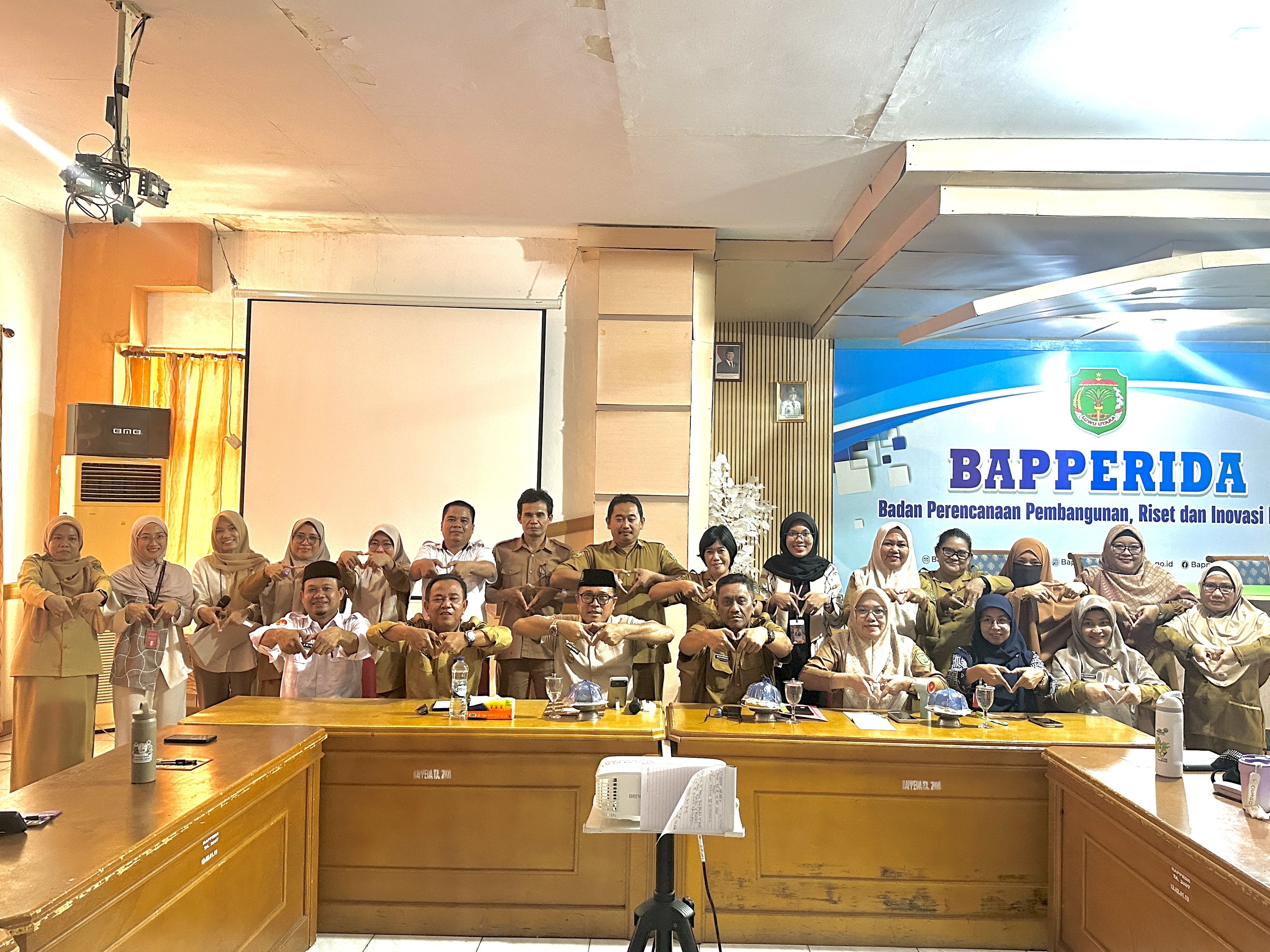 Wabup Lutra membuka working group program healthier smiles 
