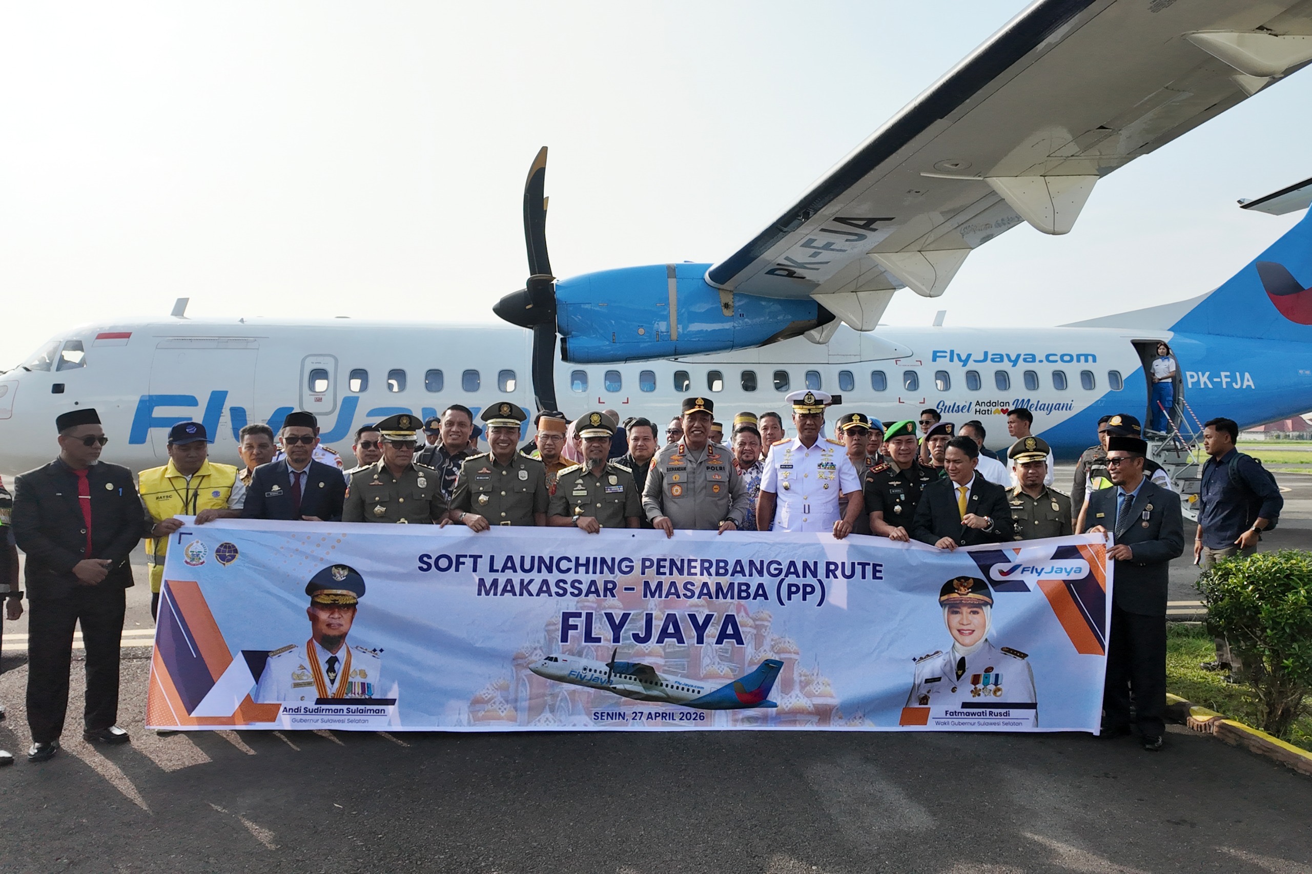 Gubernur Sulawesi Selatan meLaunching penerbangan perdana pesawat fly jaya airlines