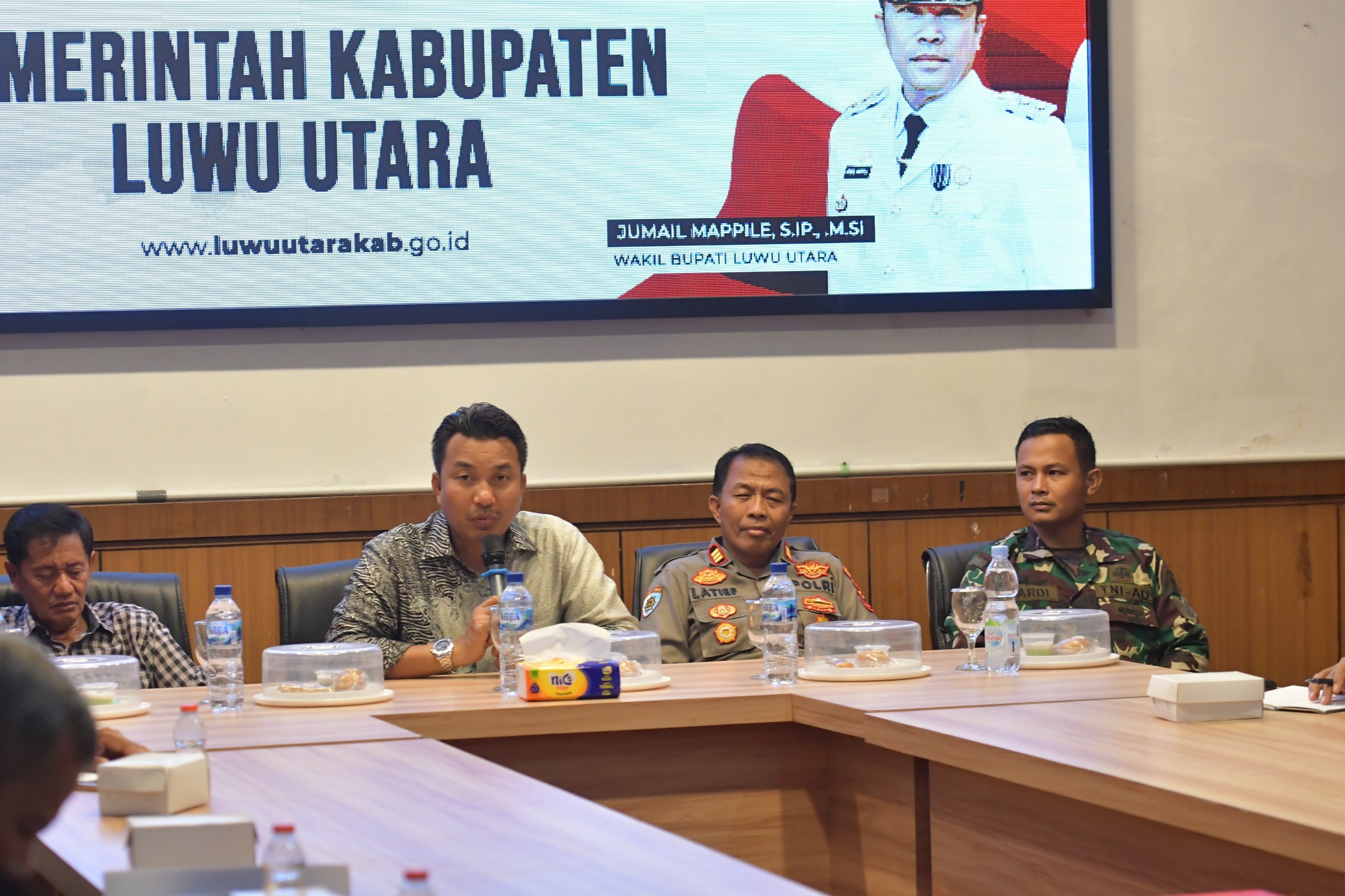 Pimpin Rakor Bupati Lutra Undang Perusahaan Sawit ,Petani, Bahas Stabilitas Harga TBS