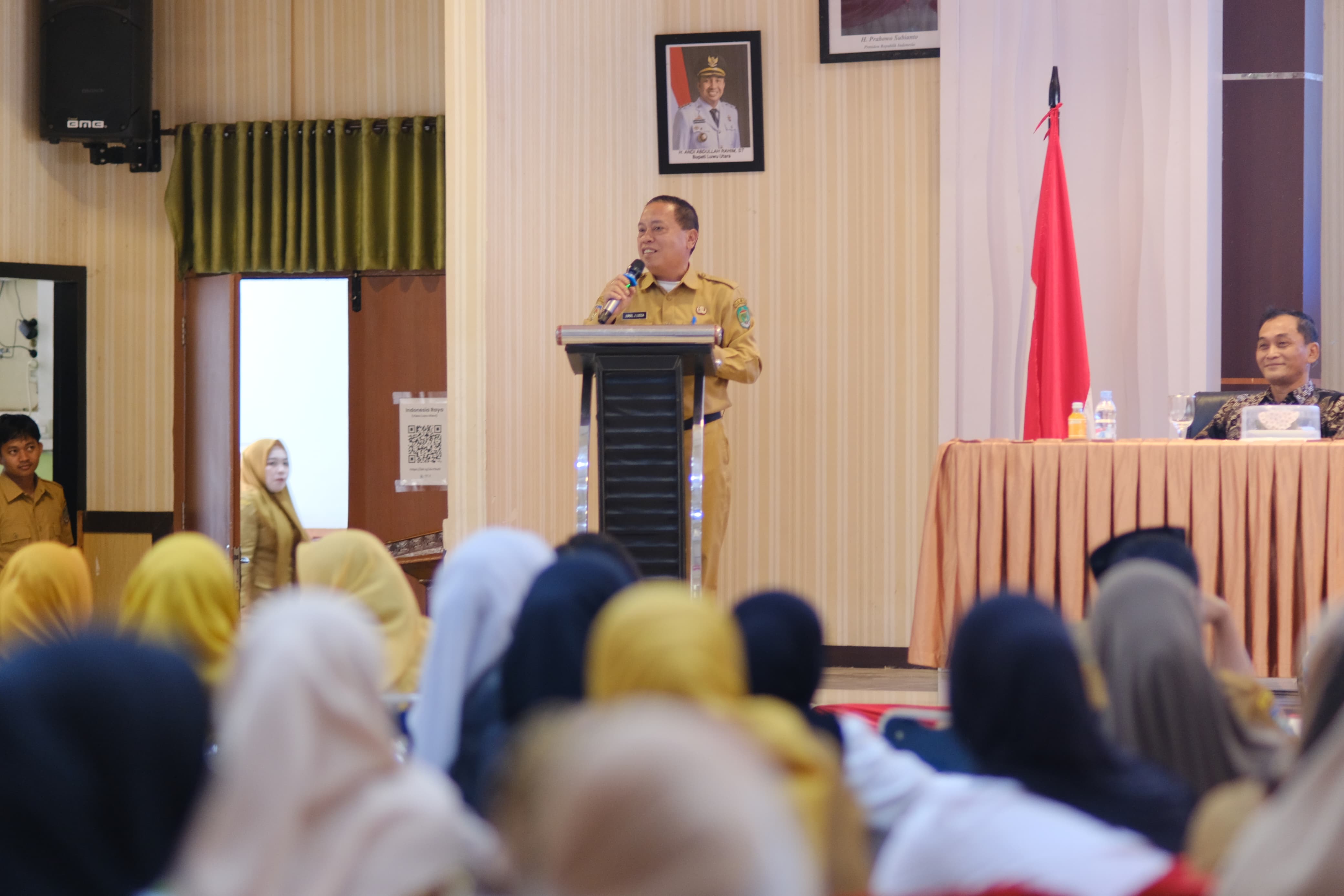 Sekda Lutra secara resmi membuka pelatihan profesional English training 