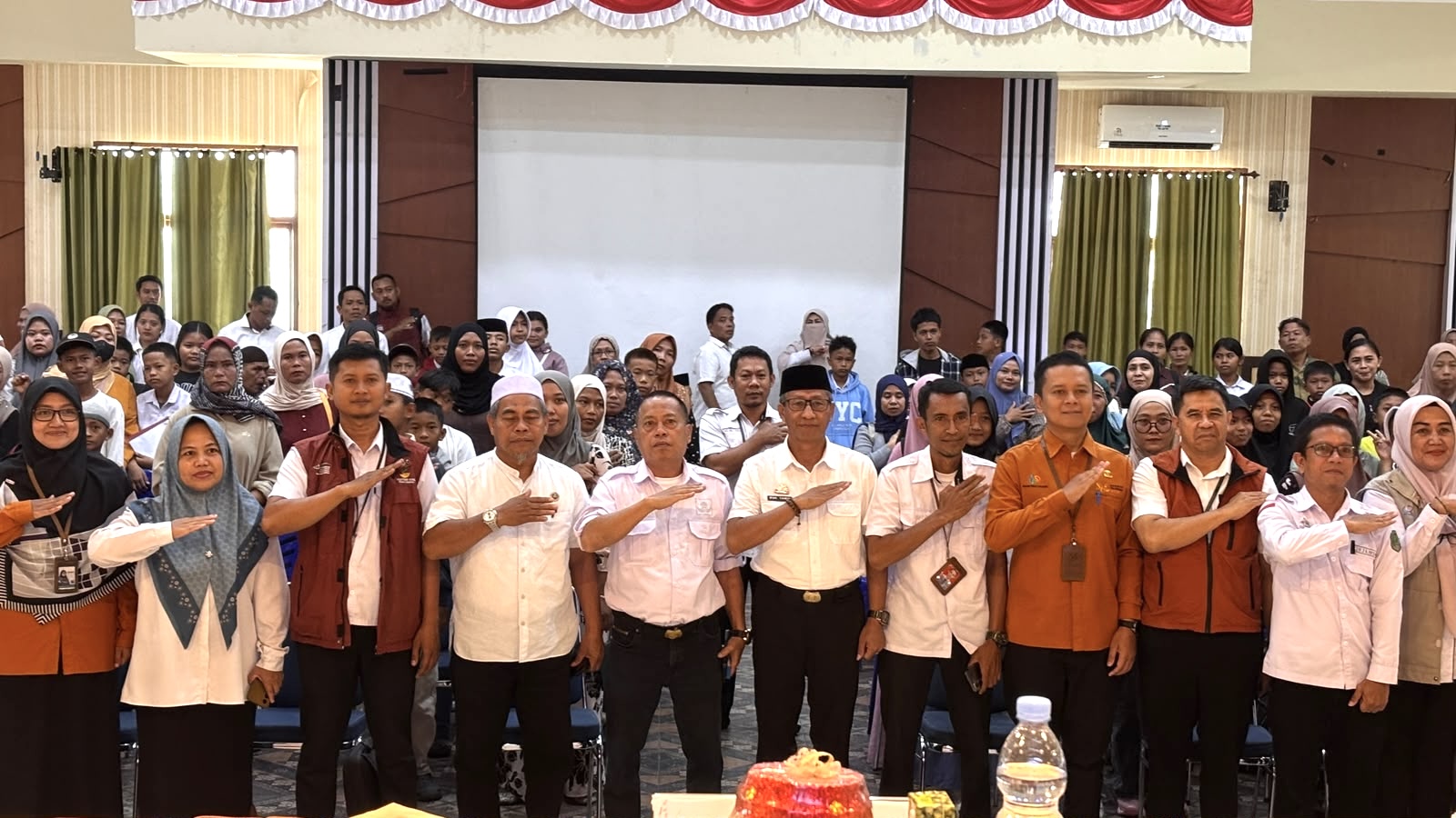 Sekda Lutra secara resmi melepas peserta didik baru sekolah rakyat Luwu Utara 